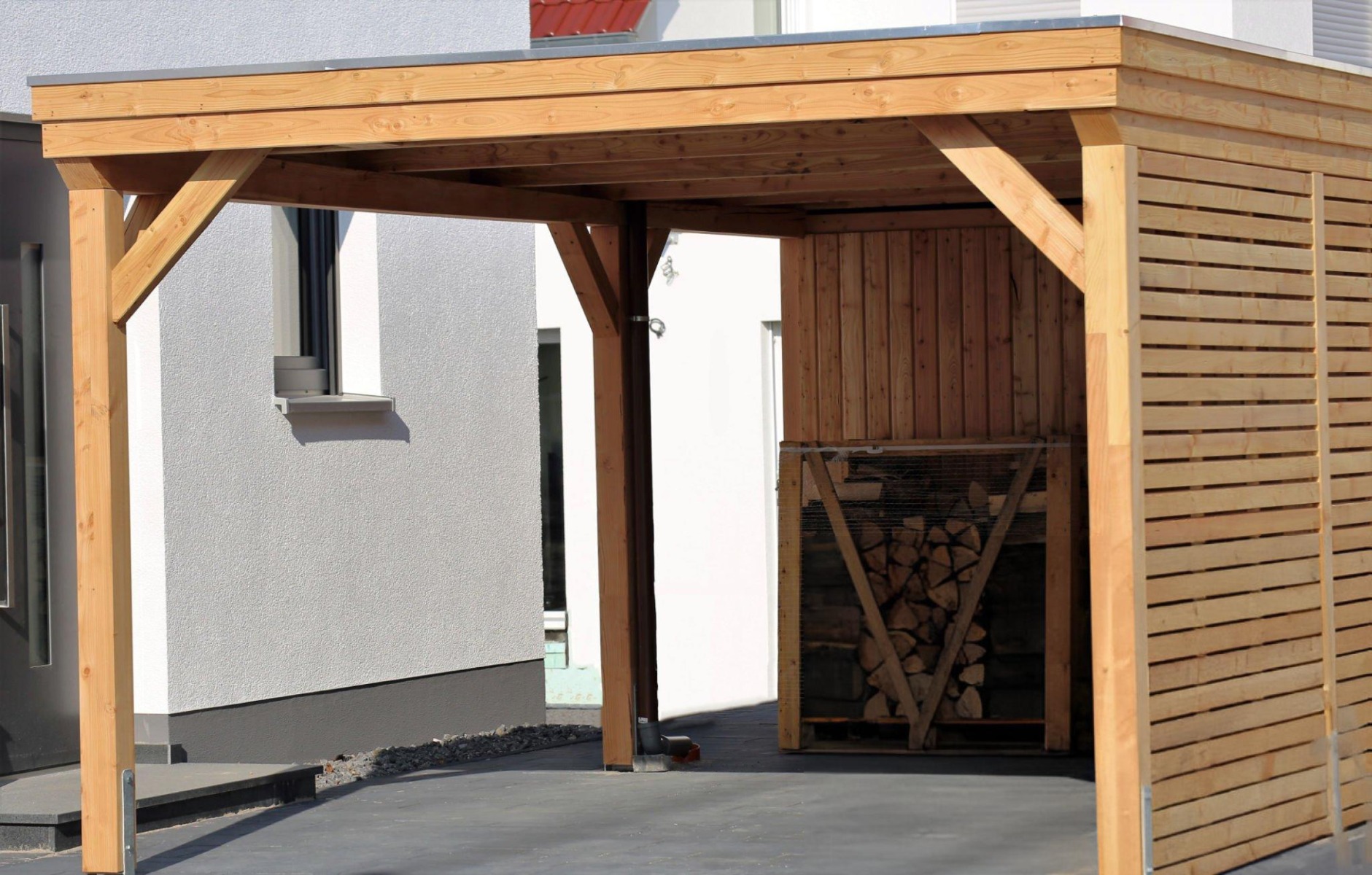 Carport aus Holz mit Möglichkeit zur Nachrüstung von Solar