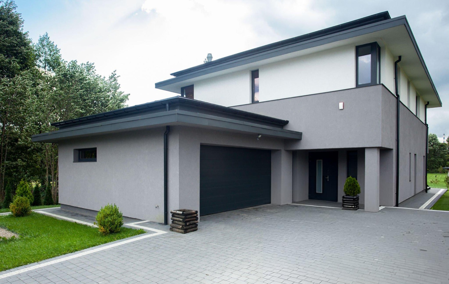 modernes Haus mit Putzfassade