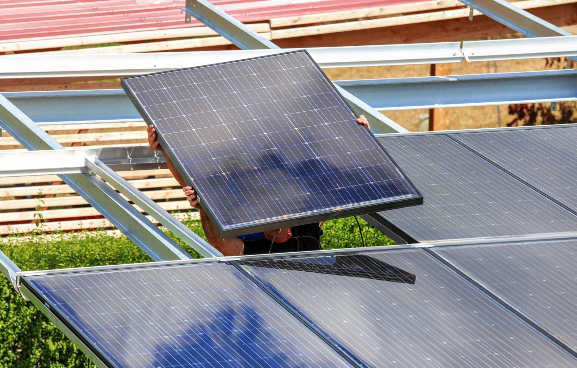 solarplatten während der montage