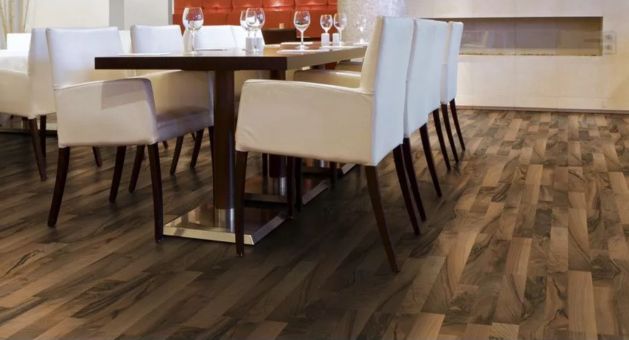 Laminatboden im Restaurant