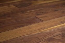 Landhausdielen massiv Laubhölzer - Nussbaum amerikanisch geölt 20 x 135 x 2200 mm