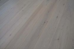 Parkett Eiche Landhausdiele, gebürstet, weiß geölt 14 x 190 x 1900 mm (2,888 m² pro Paket)