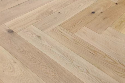 Eiche Parkett, Fischgrät, gebürstet, matt lackiert 14 (S) x 125 (B) x 600 mm (L), Sortierung natur (1,2 m² / Paket)