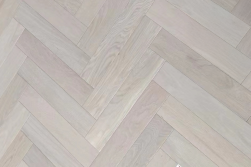 Eiche Parkett, Fischgrät, unsichtbar lackiert 14 (S) x 90 (B) x 450 mm (L), Sortierung natur (1,62 m² / Paket)