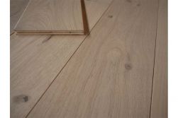 Parkett Eiche Landhausdiele, unsichtbar lackiert 14 x 190 x 1900 mm, Sortierung natur (2,888 m² / Paket)