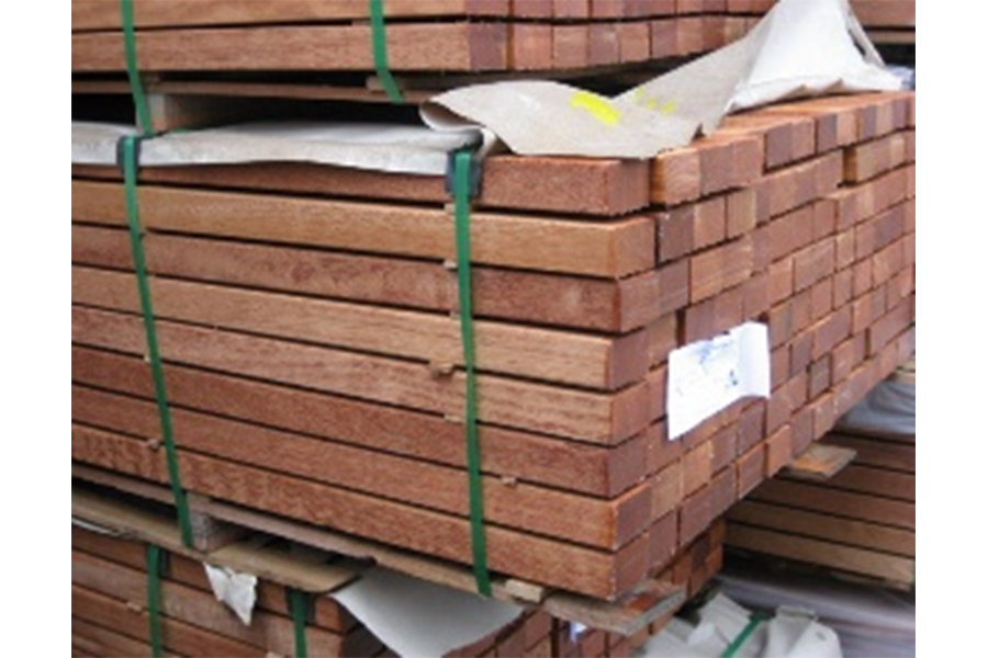 Bangkirai Unterkonstruktion, (KD-Premium), 42 x 60 mm, 2-seitig fein geriffelt, 3,05 m lang