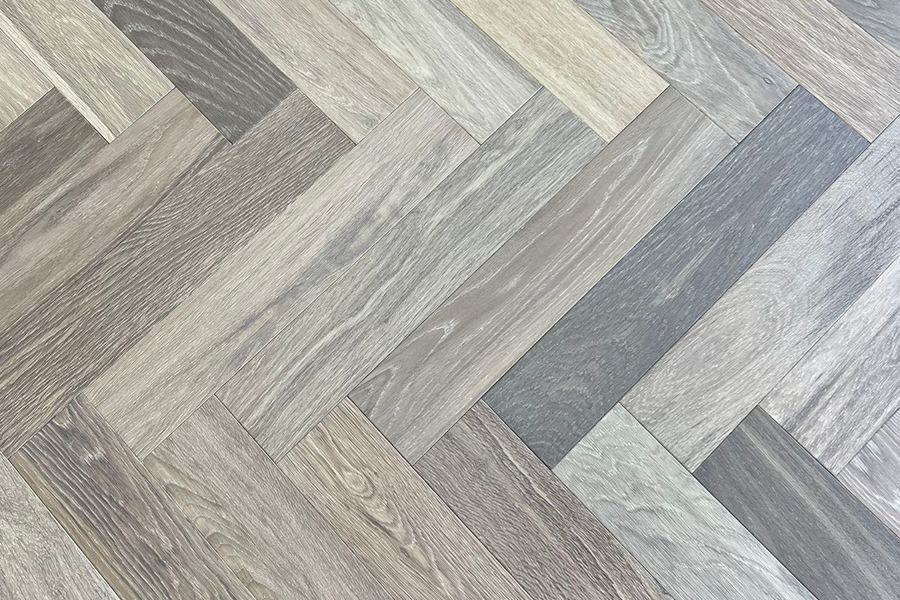 Eiche Parkett, Fischgrät, geräuchert, grau geölt 14 (S) x 90 (B) x 450 mm (L), Sortierung natur (1,62 m² / Paket)