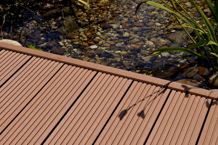 Terrasse mit WPC Hohlkammerdielen