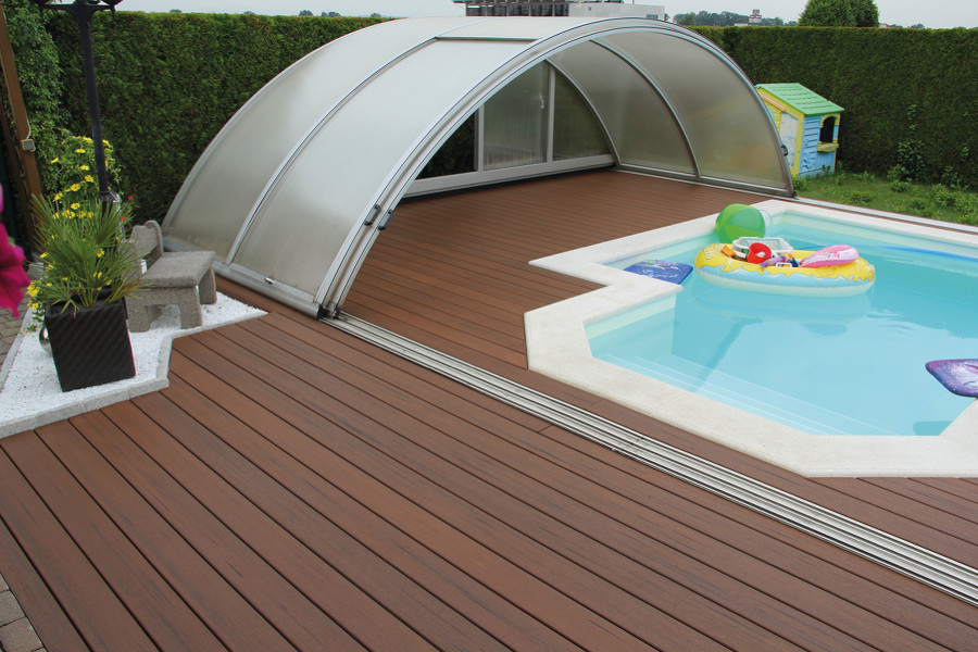 WPC Terrasse mit Pool und Poolabdeckung