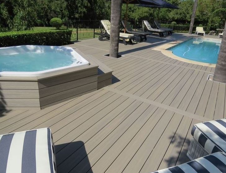 WPC Massivdiele WoodoKosXXL 20 x 200 mm, 4 m lang, rehbraun geriffelt / glatt, beidseitig begehbar